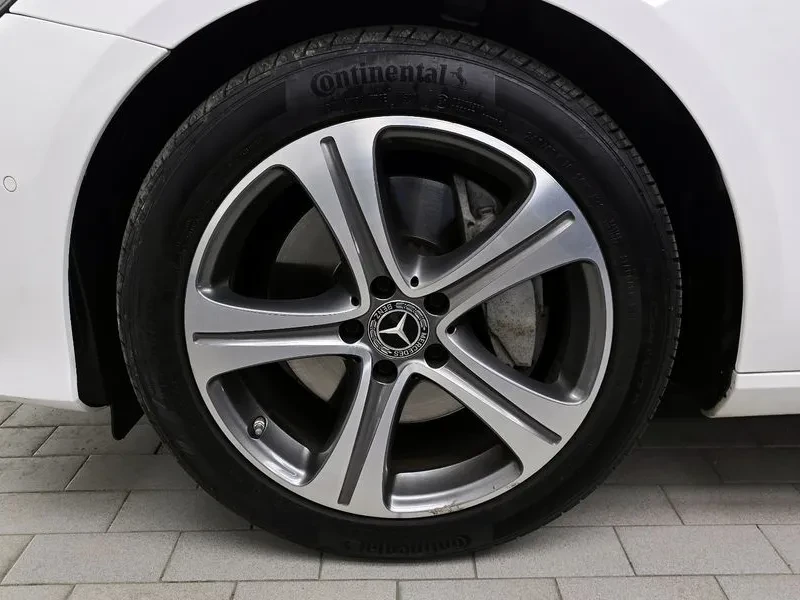 Mercedes-Benz E 300 4Matic Avantgarde, снимка 5 - Автомобили и джипове - 55991675