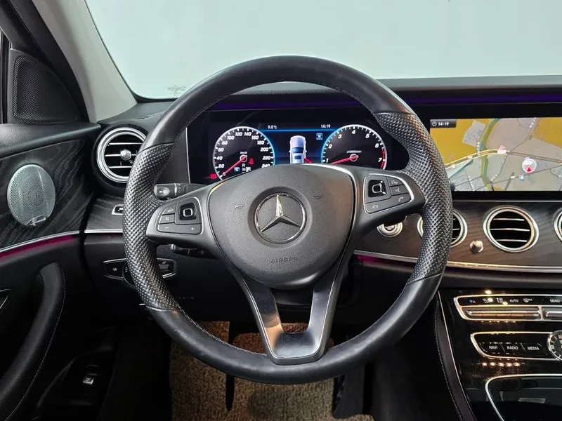 Mercedes-Benz E 300 4Matic Avantgarde, снимка 13 - Автомобили и джипове - 55991675