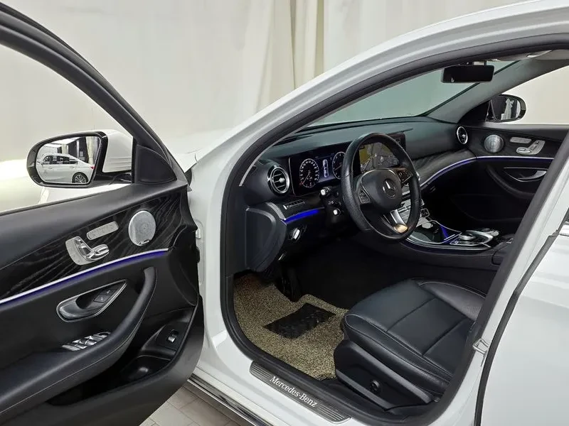 Mercedes-Benz E 300 4Matic Avantgarde, снимка 10 - Автомобили и джипове - 55991675