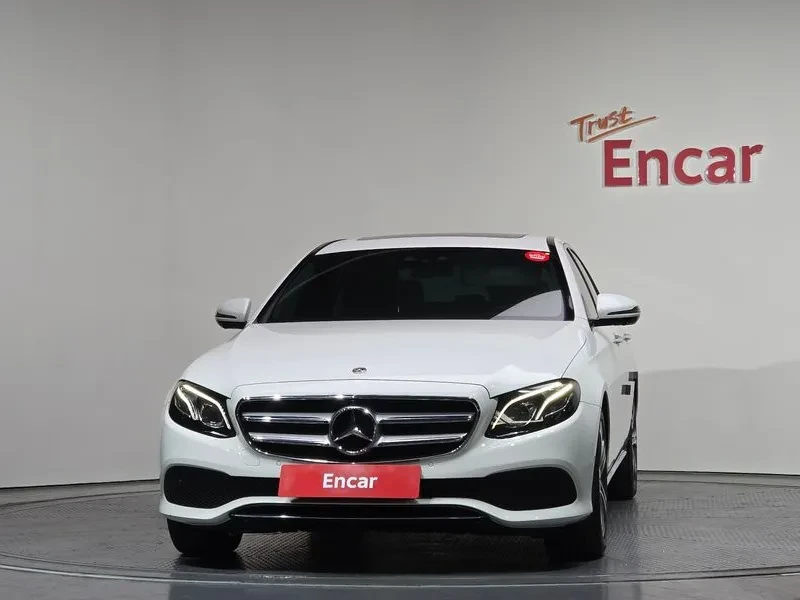 Mercedes-Benz E 300 4Matic Avantgarde, снимка 3 - Автомобили и джипове - 55991675