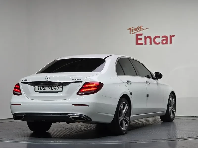 Mercedes-Benz E 300 4Matic Avantgarde, снимка 2 - Автомобили и джипове - 55991675