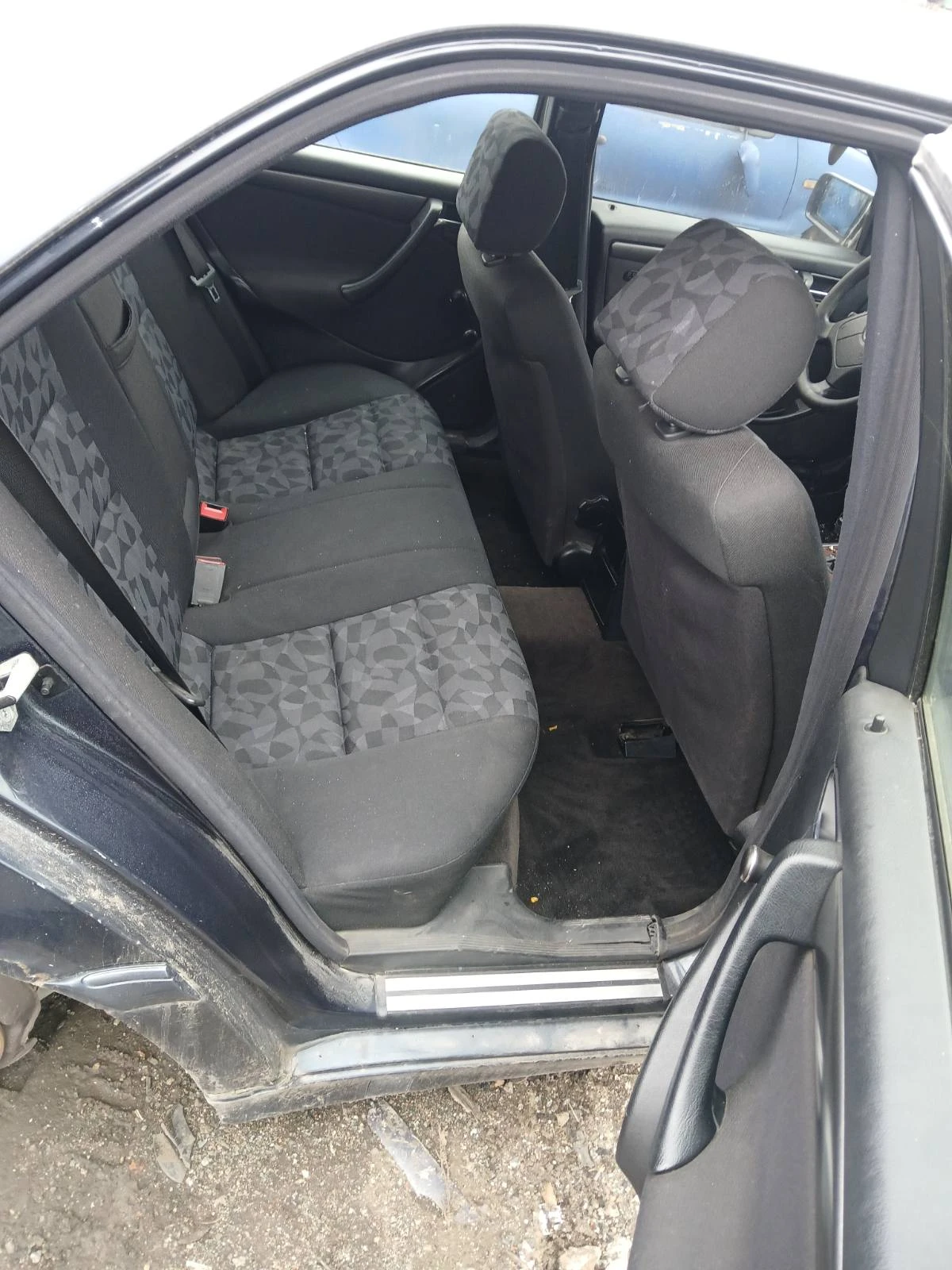 Mercedes-Benz C 200, снимка 6 - Автомобили и джипове - 53730893