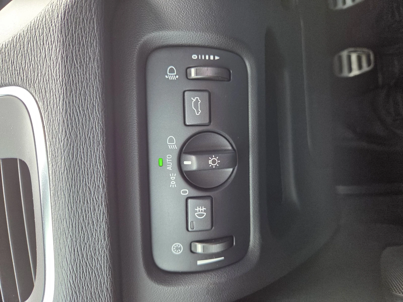 Volvo V40 D2 R-Design, снимка 9 - Автомобили и джипове - 54171489