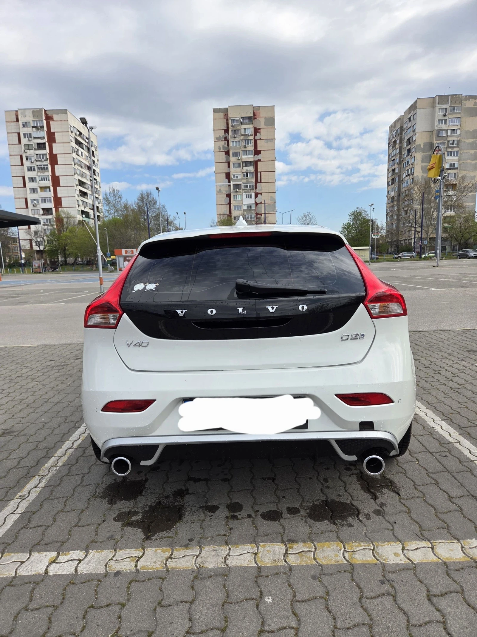 Volvo V40 D2 R-Design, снимка 3 - Автомобили и джипове - 54171489
