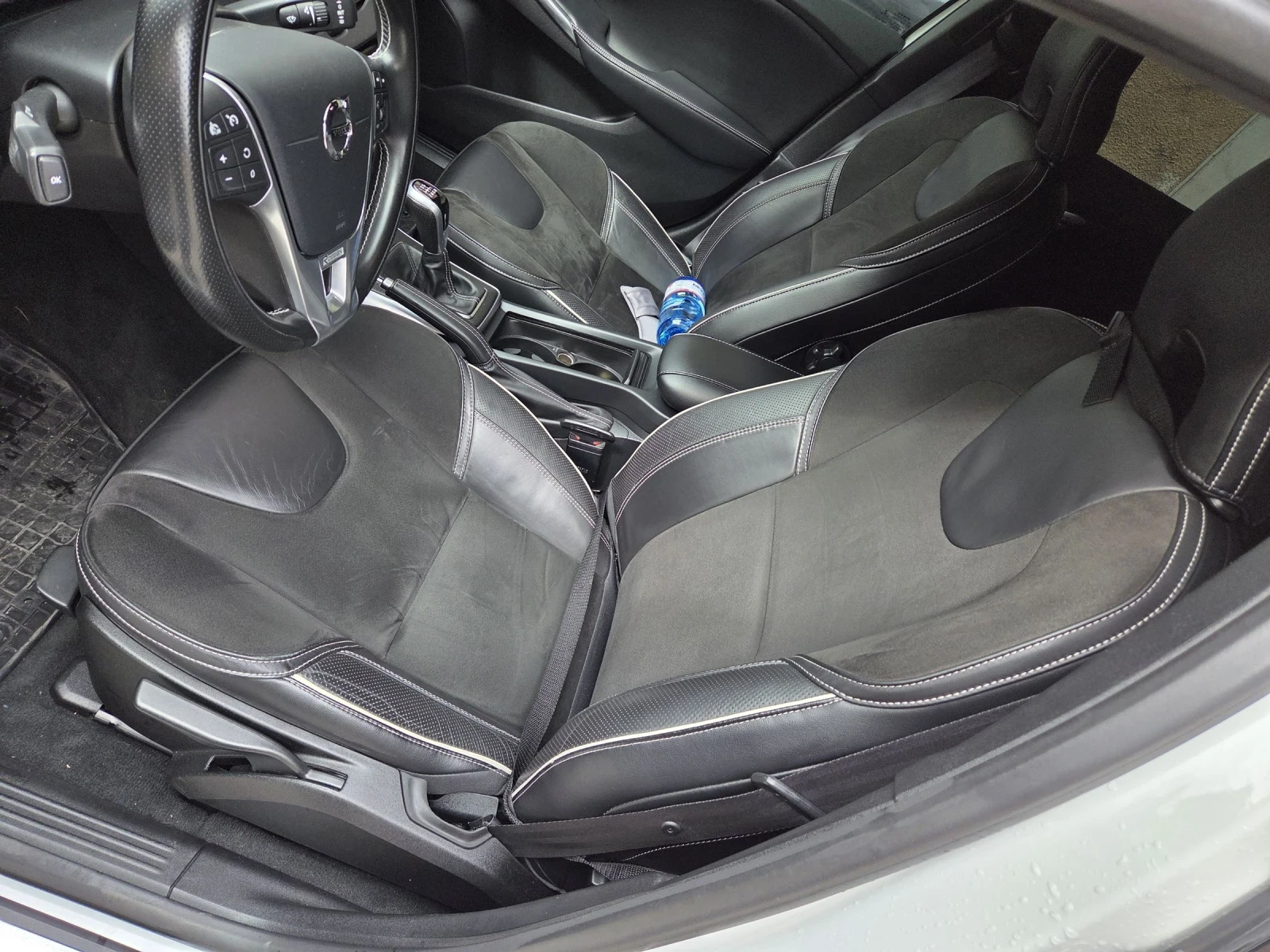 Volvo V40 D2 R-Design, снимка 13 - Автомобили и джипове - 54171489