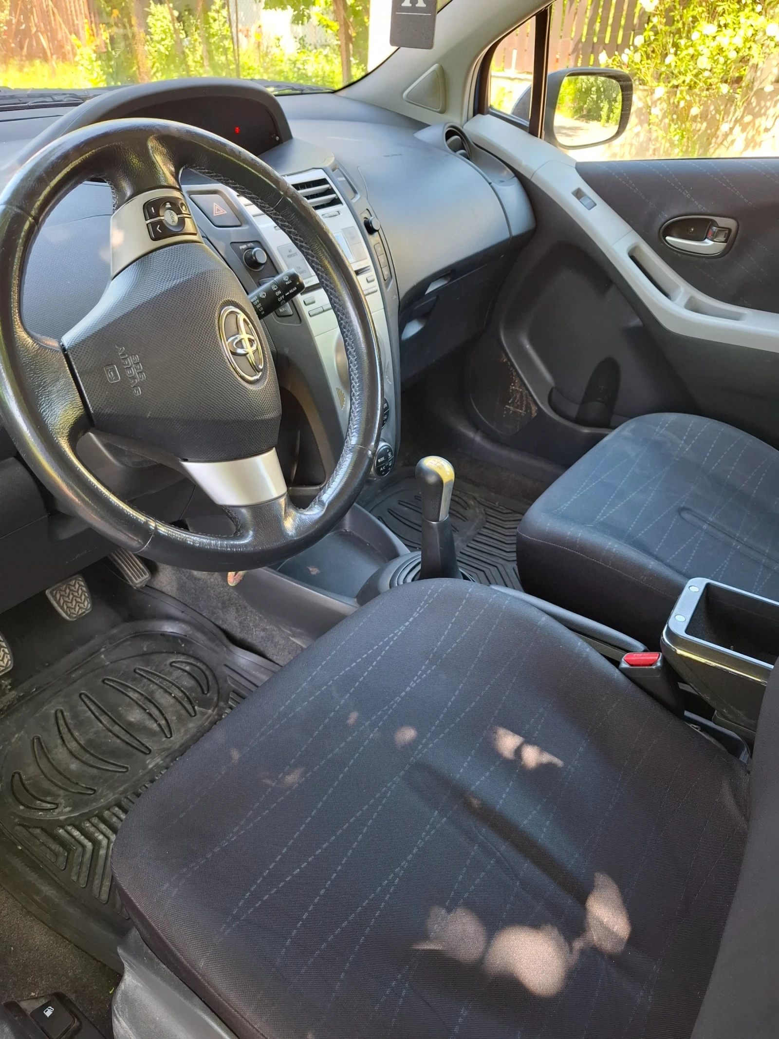 Toyota Yaris 1.4 Dizel, снимка 13 - Автомобили и джипове - 54681212