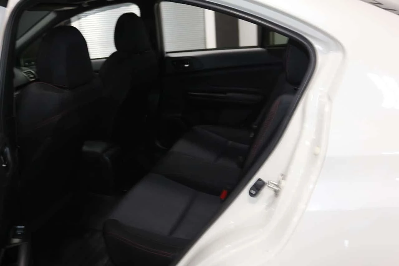 Subaru WRX * SPORT 6 SPEED MANUAL REAR VIEW CAMERA SUNROOF * , снимка 12 - Автомобили и джипове - 55030301