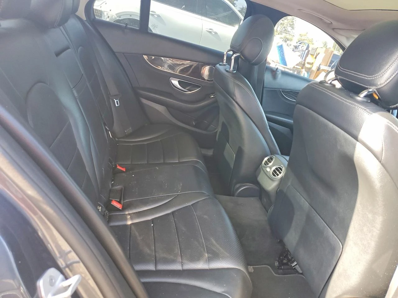 Mercedes-Benz C 300, снимка 10 - Автомобили и джипове - 55173349