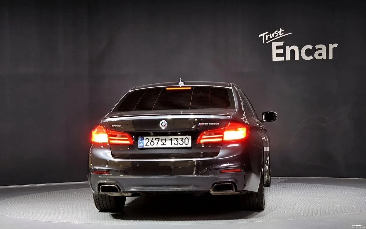 BMW 550 M550D * ОБДУХВАНЕ * 360 КАМЕРА * HUD * 360 * B&W *, снимка 4 - Автомобили и джипове - 55242600