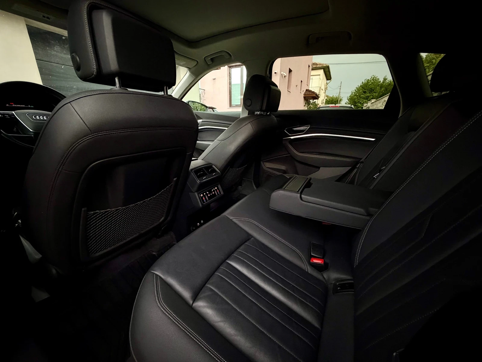 Audi E-Tron 55 quattro Prestige, снимка 17 - Автомобили и джипове - 55354219