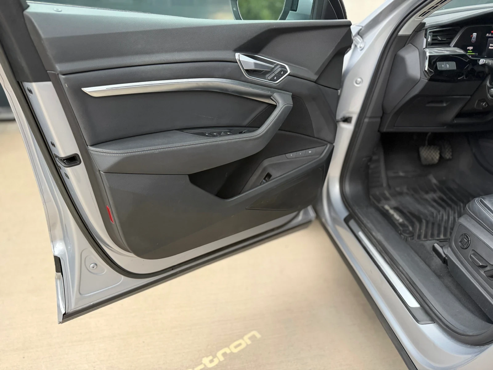 Audi E-Tron 55 quattro Prestige, снимка 9 - Автомобили и джипове - 55354219