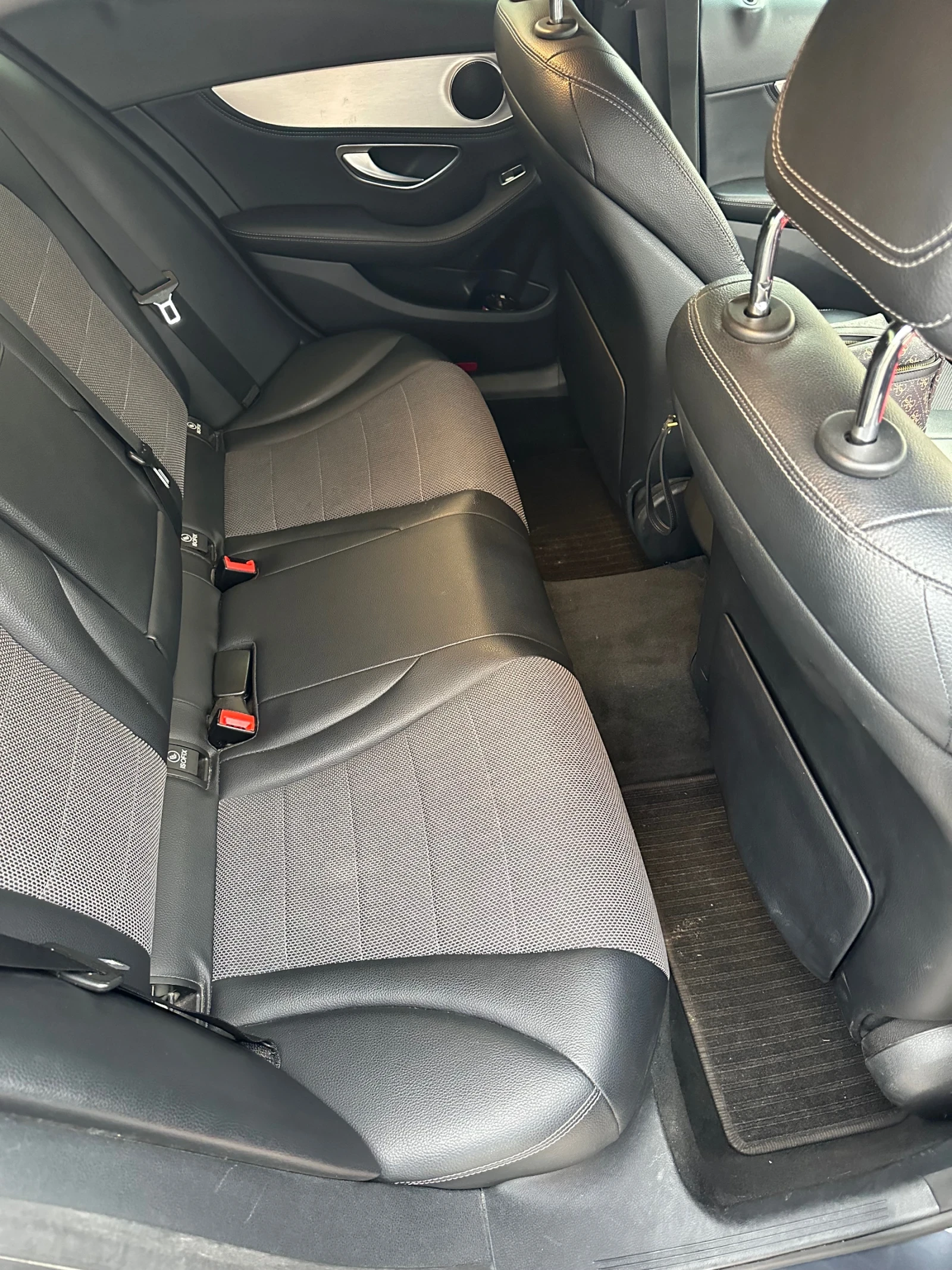 Mercedes-Benz C 220, снимка 6 - Автомобили и джипове - 56209434