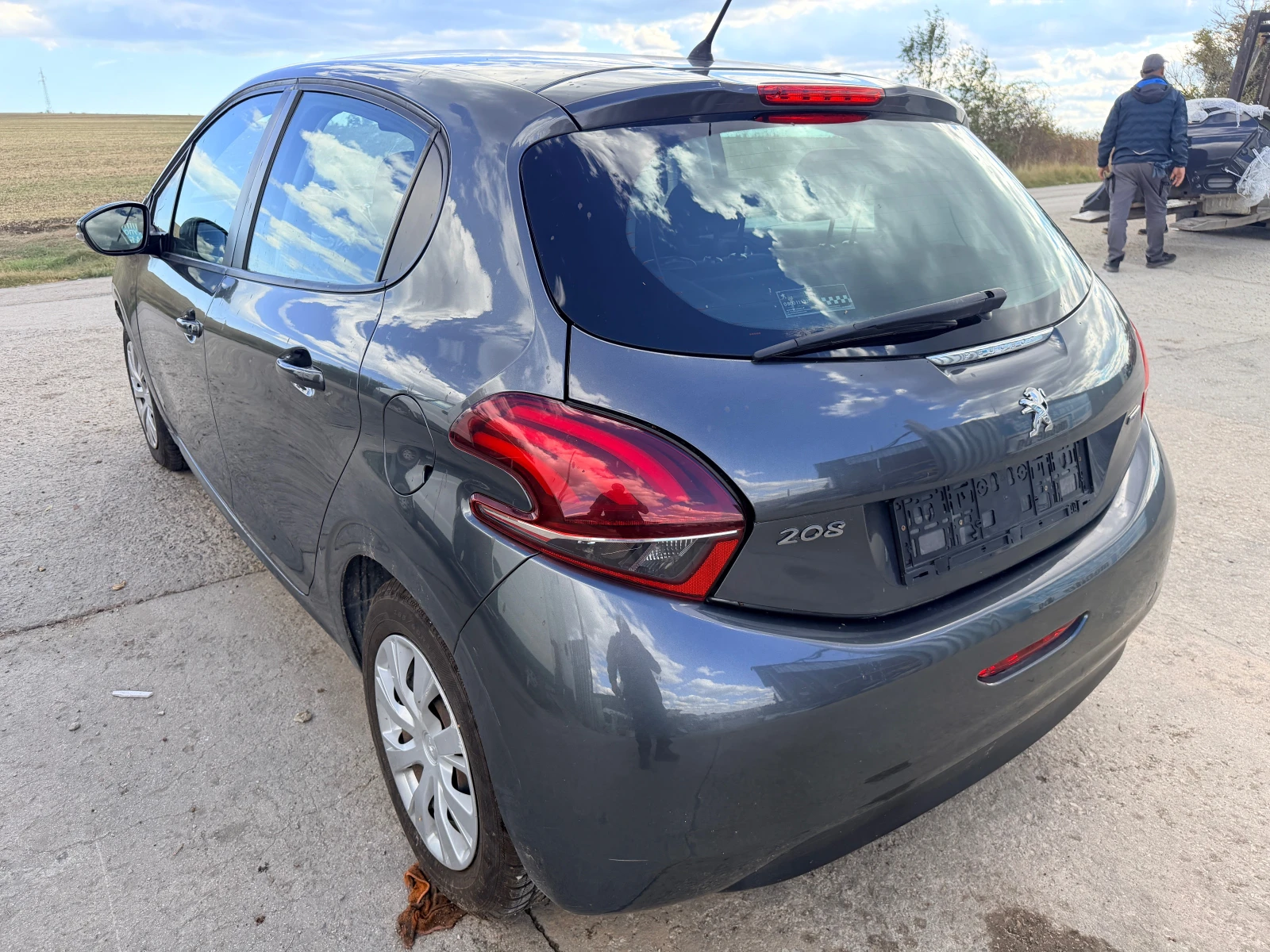 Peugeot 208 1.2 PureTech, снимка 6 - Автомобили и джипове - 56231945