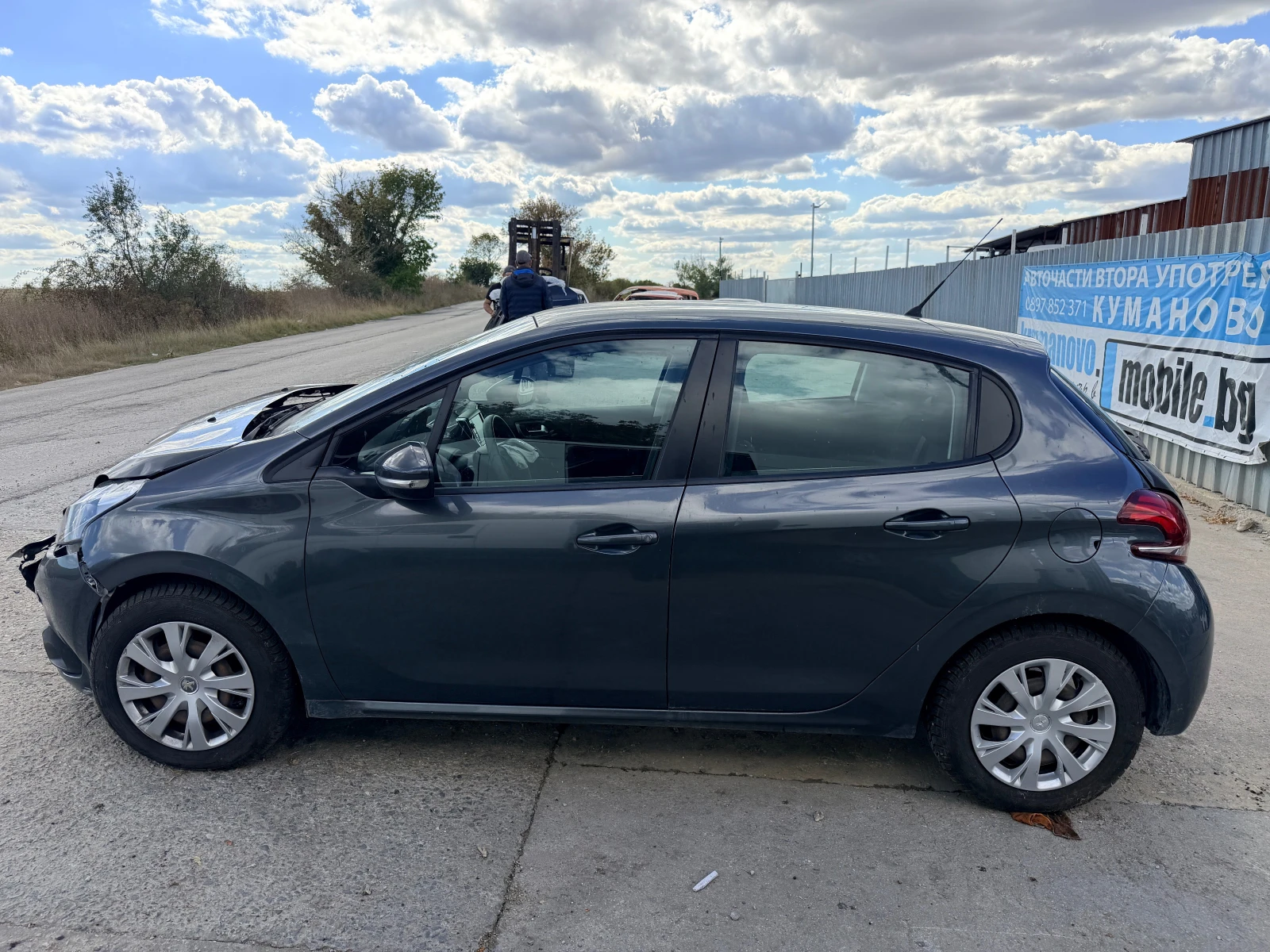 Peugeot 208 1.2 PureTech, снимка 5 - Автомобили и джипове - 56231945