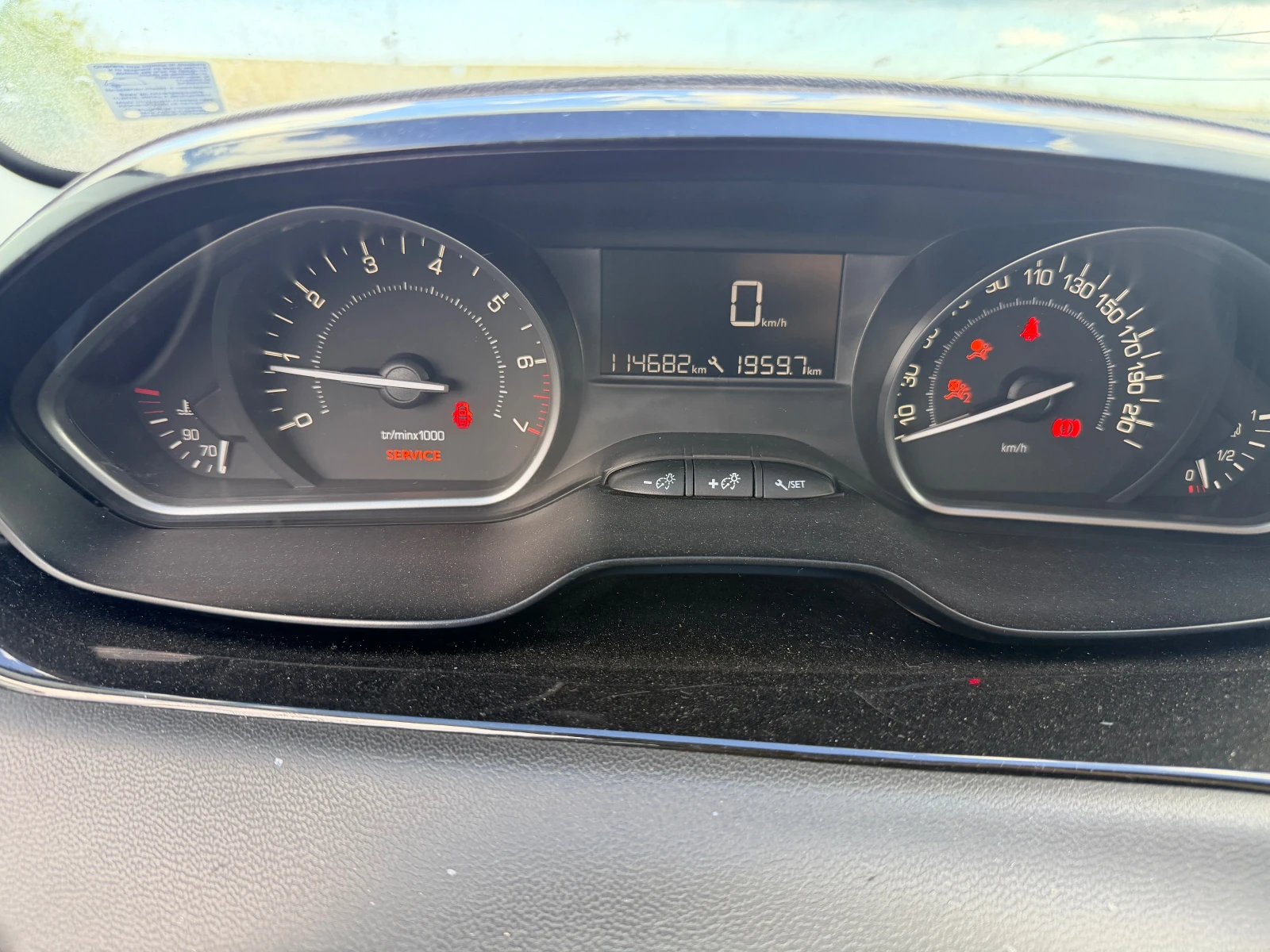 Peugeot 208 1.2 PureTech, снимка 9 - Автомобили и джипове - 56231945