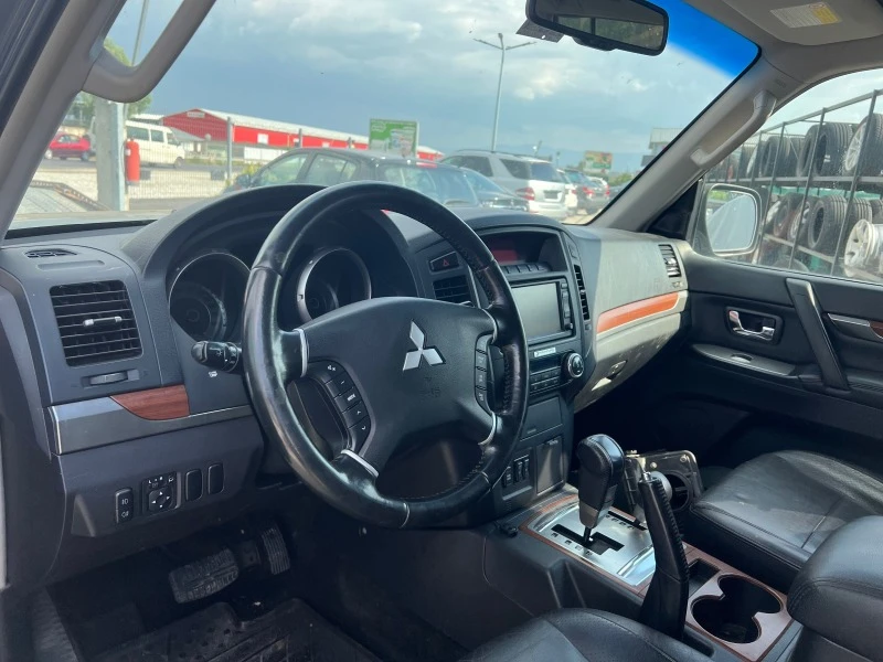 Mitsubishi Pajero 3.8 i, снимка 7 - Автомобили и джипове - 40760307