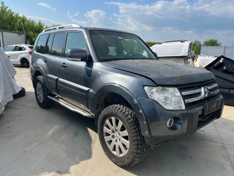 Mitsubishi Pajero 3.8 i, снимка 1 - Автомобили и джипове - 40760307