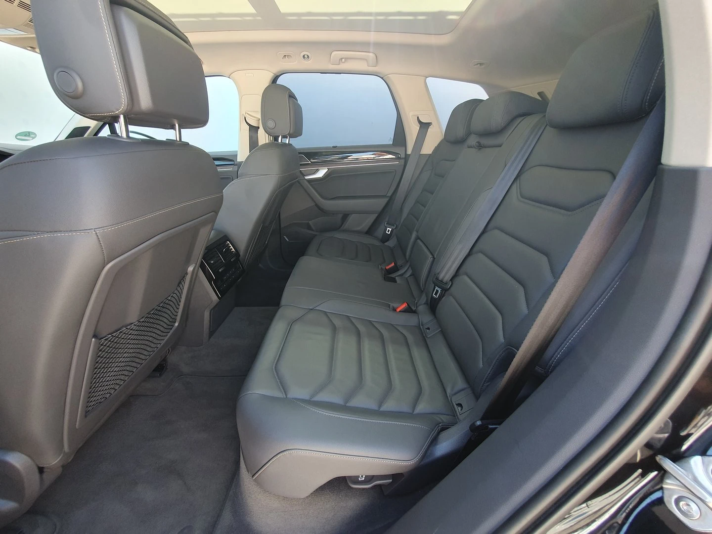 VW Touareg Atmosphere 3.0 V6 eHybrid 4MOT - изображение 5