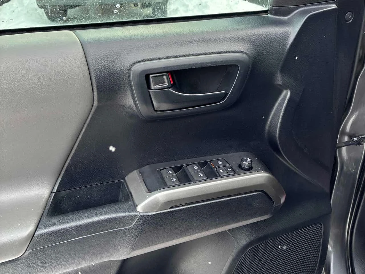 Toyota Tacoma * АВТО КРЕДИТ* ЦЕНА ДО БГ * СЕРВИЗНА ИСТОРИЯ *  - изображение 10