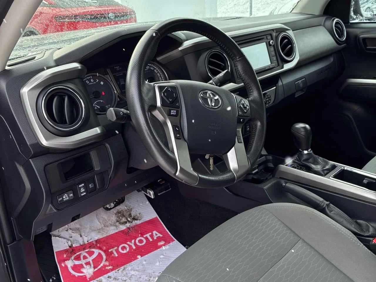 Toyota Tacoma * АВТО КРЕДИТ* ЦЕНА ДО БГ * СЕРВИЗНА ИСТОРИЯ *  - изображение 7