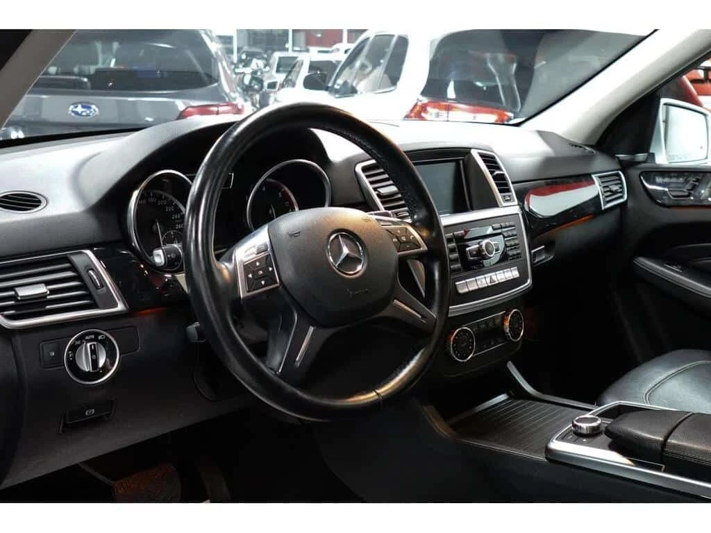 Mercedes-Benz ML ML350 BlueTEC No Accident, Regularly Serviced  CAR, снимка 13 - Автомобили и джипове - 53885855