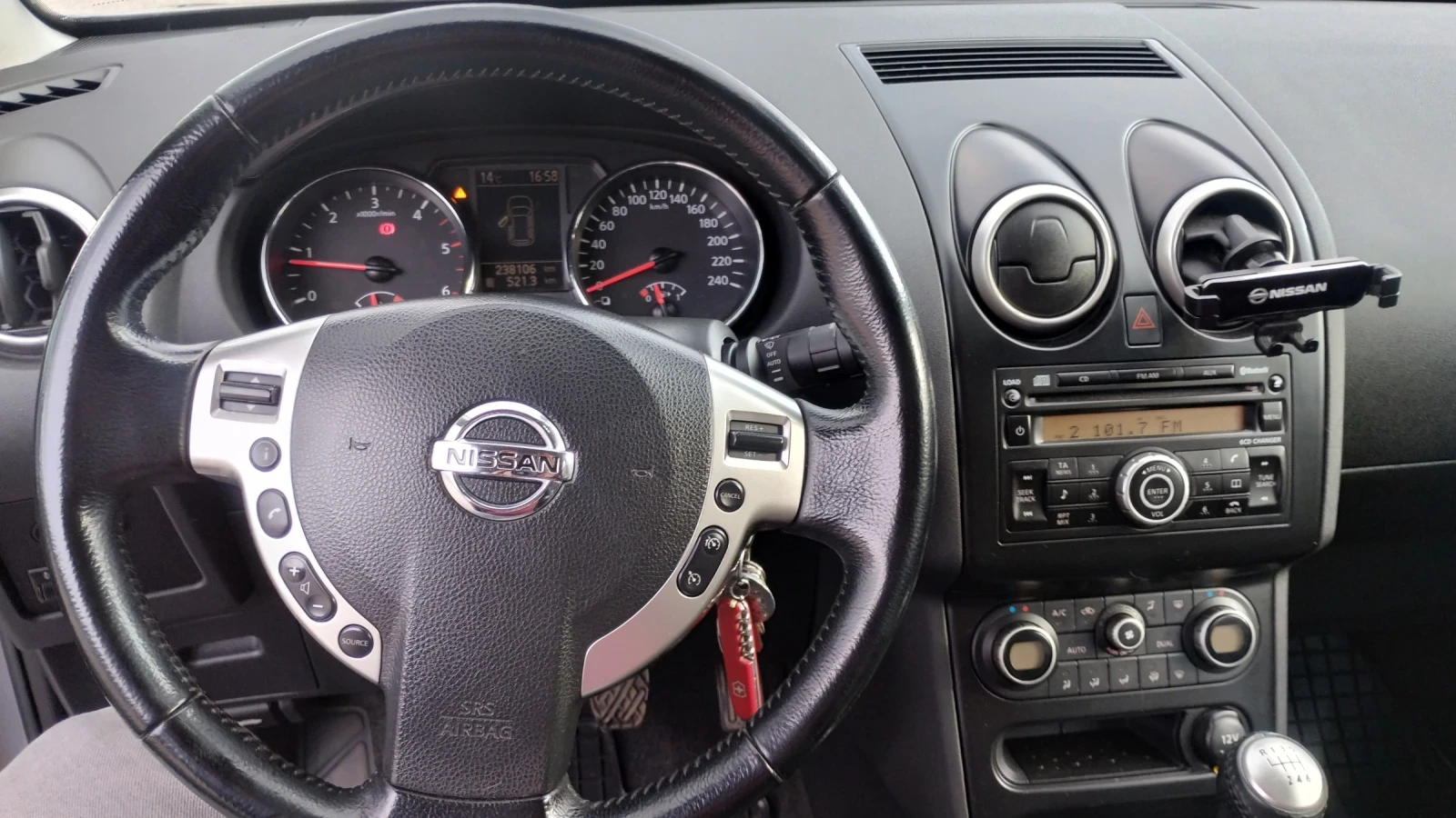 Nissan Qashqai 1.5 dci, снимка 10 - Автомобили и джипове - 53988529