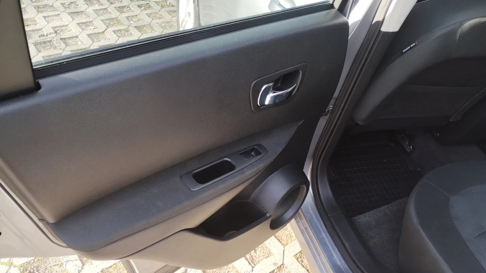 Nissan Qashqai 1.5 dci, снимка 11 - Автомобили и джипове - 53988529