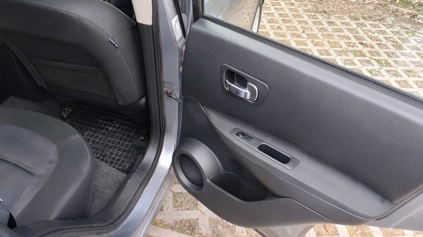 Nissan Qashqai 1.5 dci, снимка 12 - Автомобили и джипове - 53988529