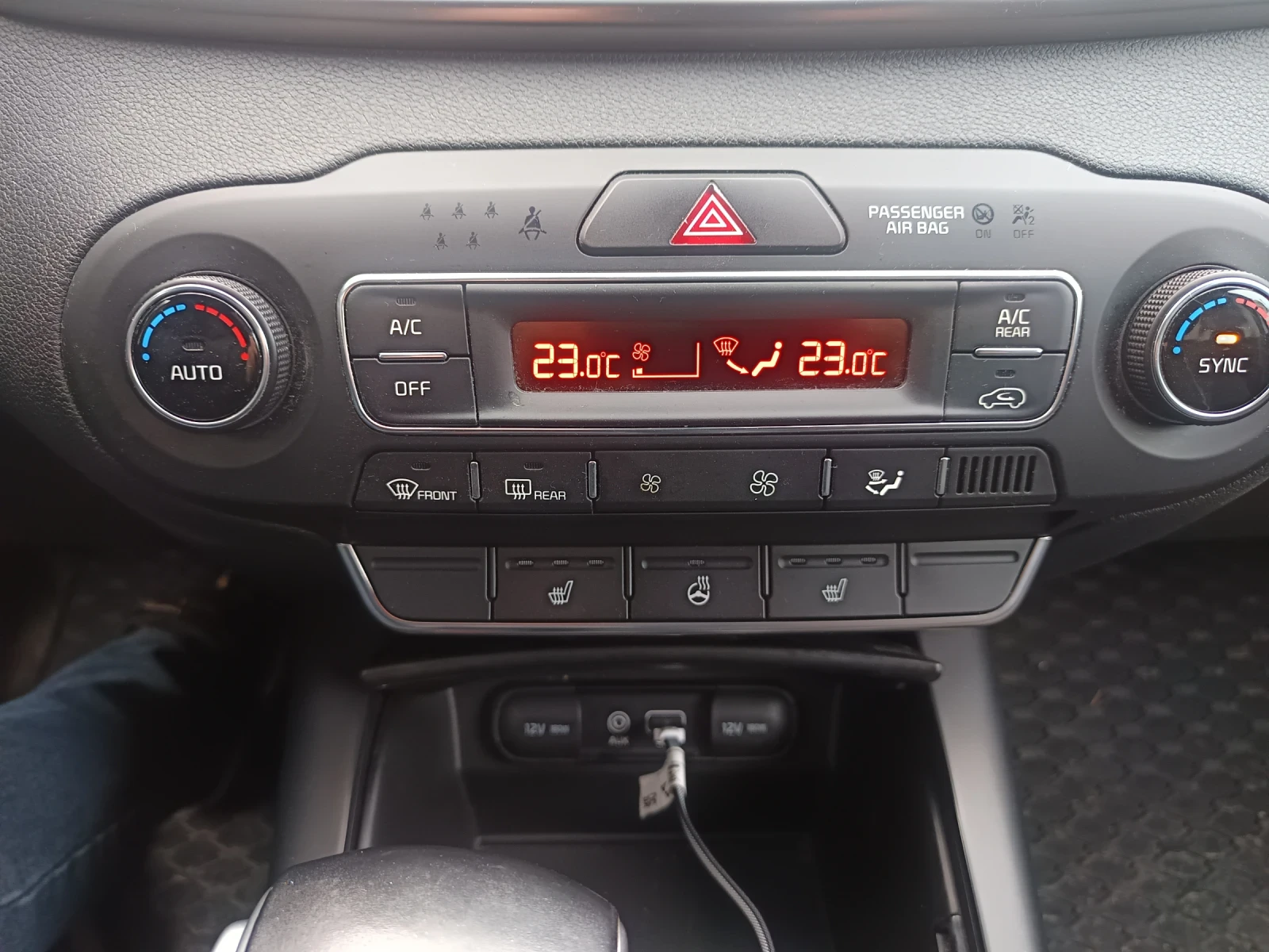 Kia Sorento 2.2CRDI 6+ 1 4X4 в гаранция, снимка 9 - Автомобили и джипове - 54079724