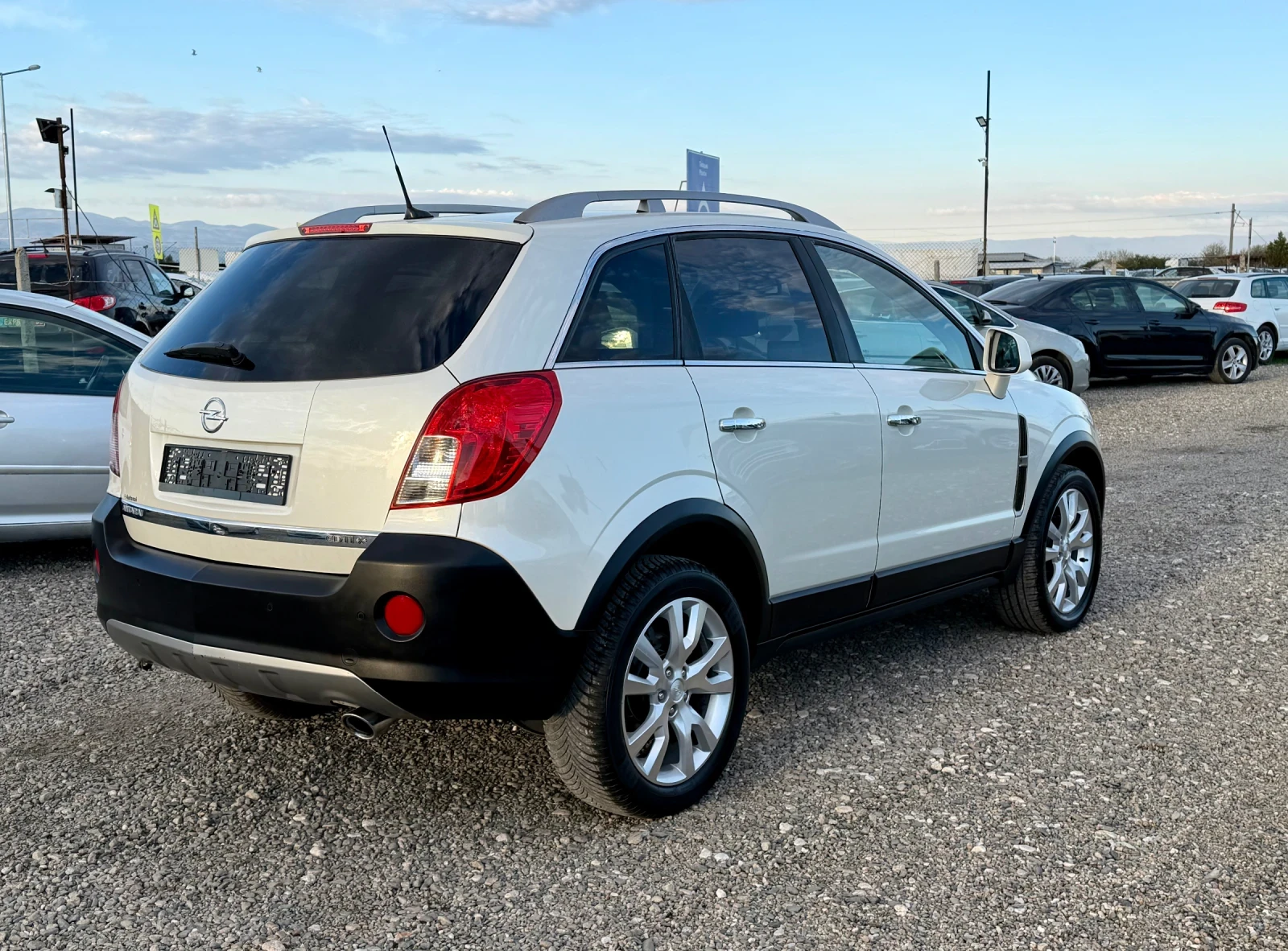 Opel Antara 2.2 184kc 4x4 АВТОМАТ, снимка 4 - Автомобили и джипове - 54130272
