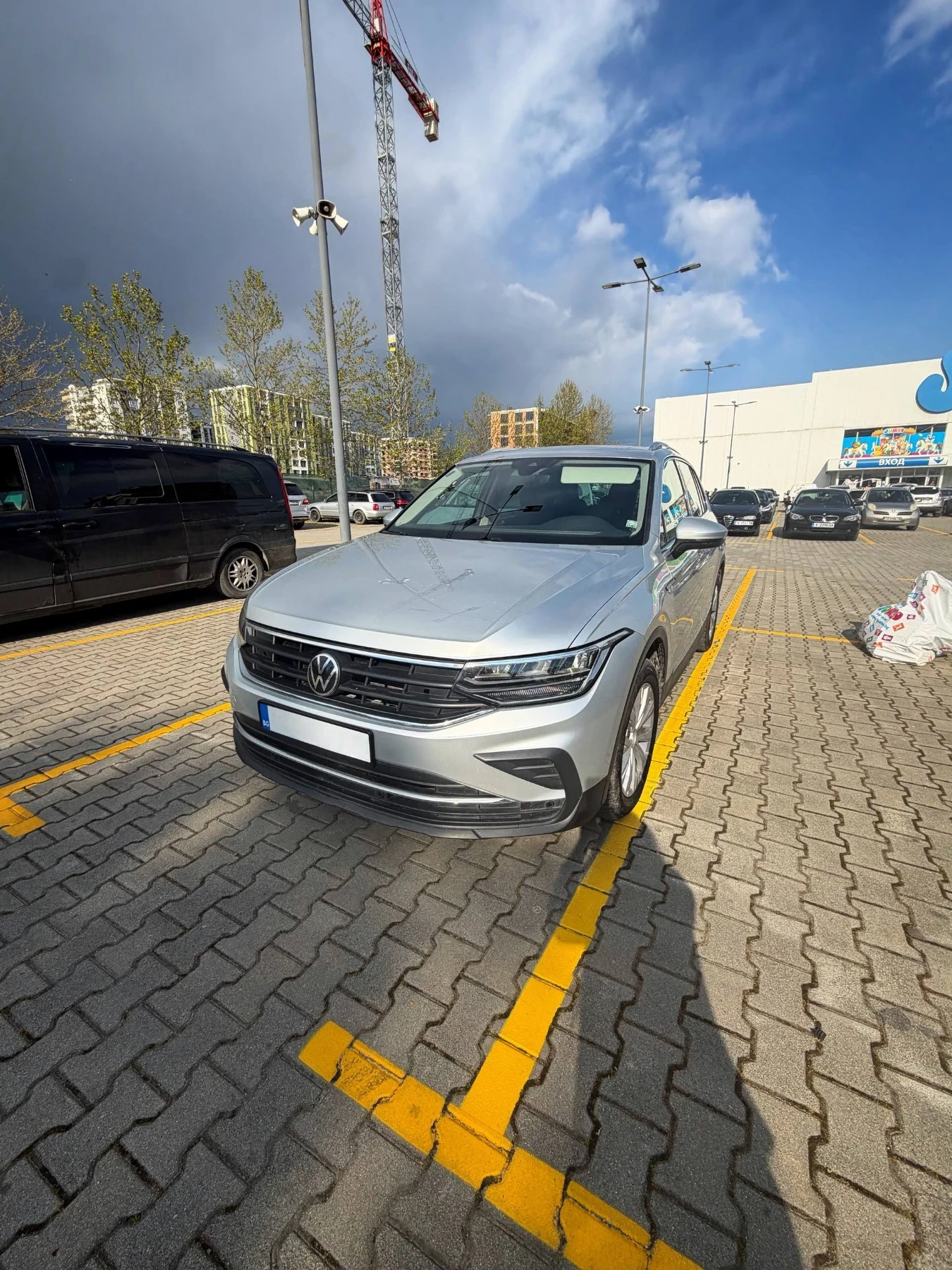 VW Tiguan, снимка 3 - Автомобили и джипове - 54441125