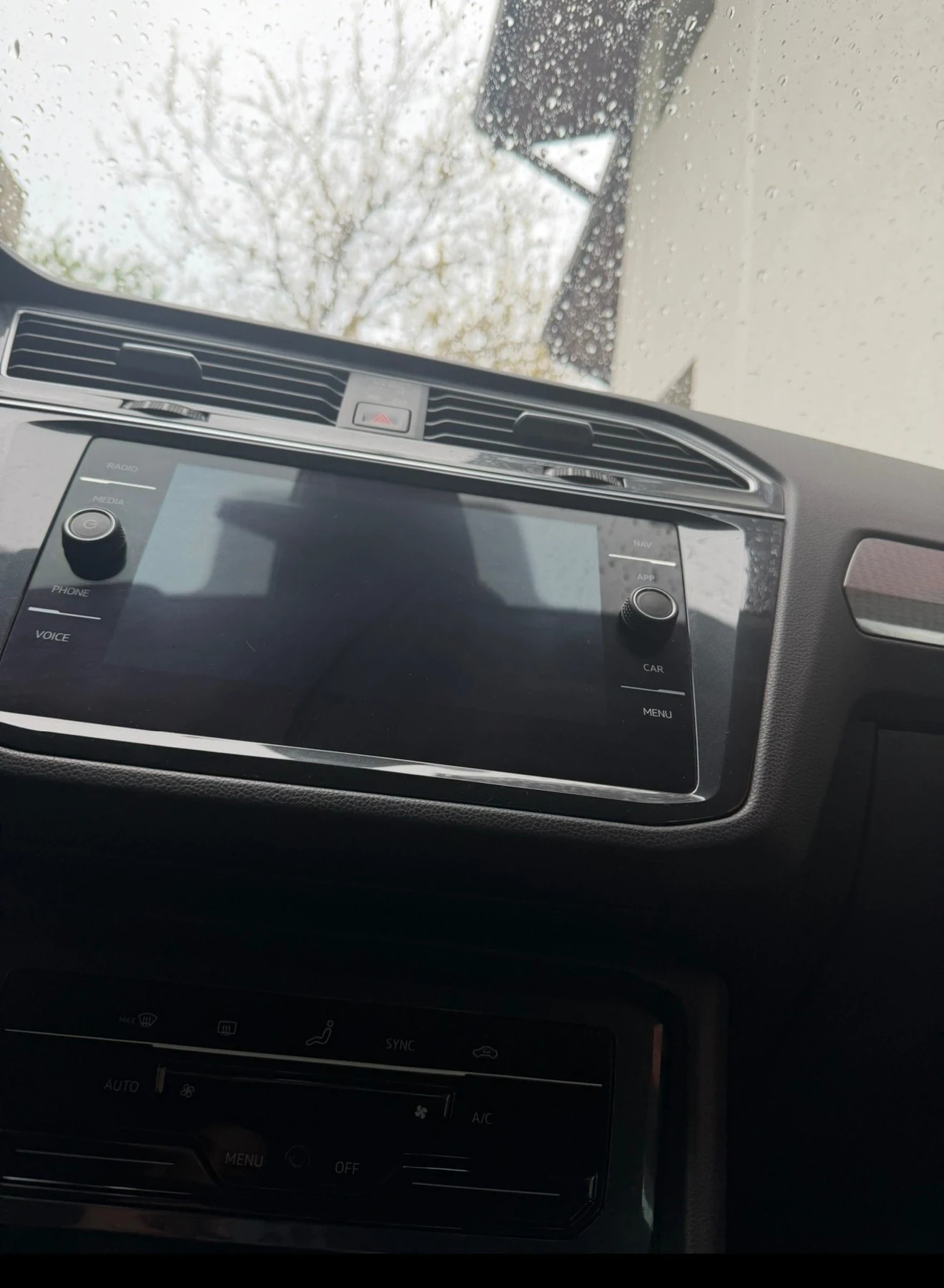 VW Tiguan, снимка 16 - Автомобили и джипове - 54441125