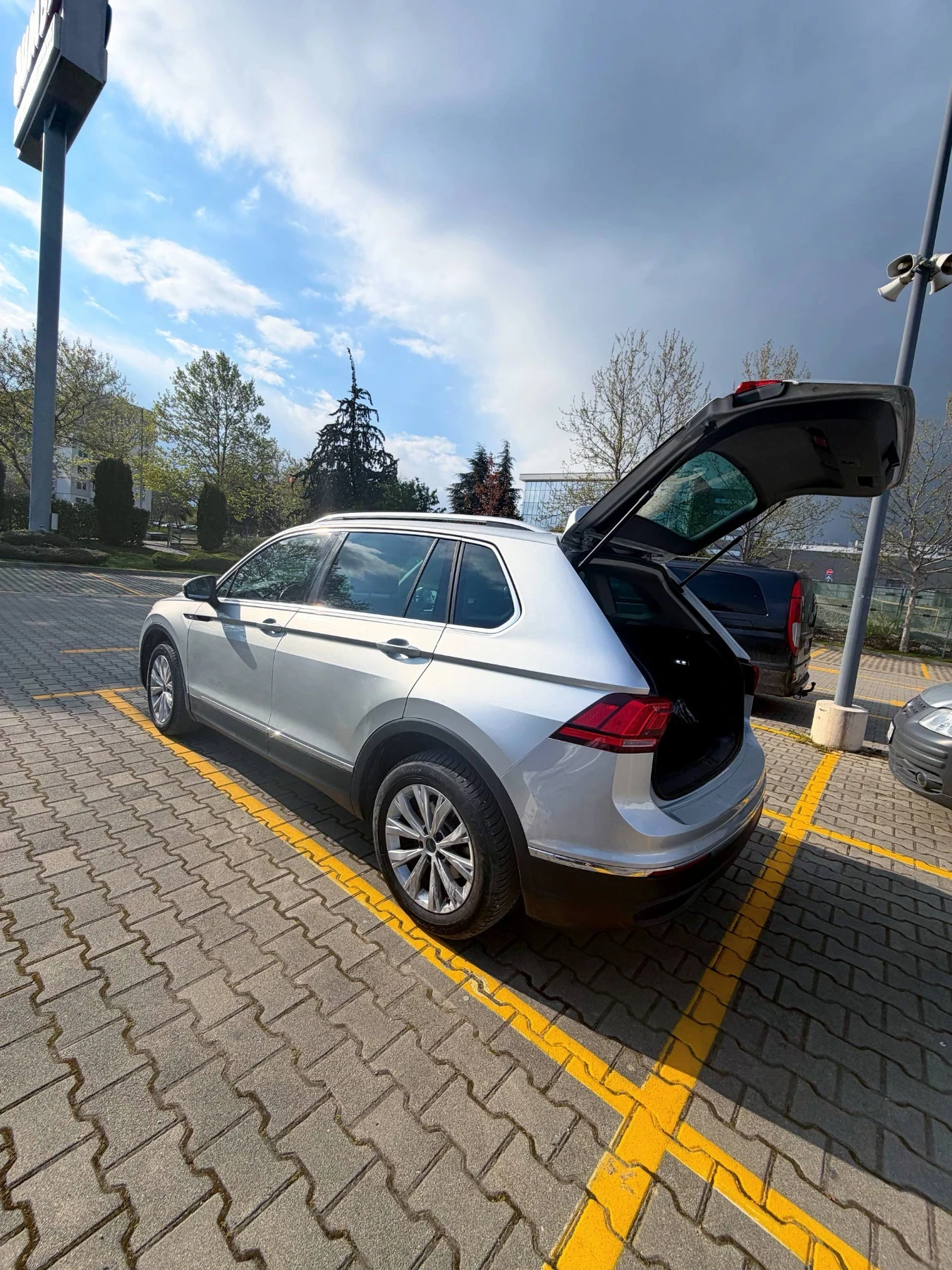 VW Tiguan, снимка 5 - Автомобили и джипове - 54441125