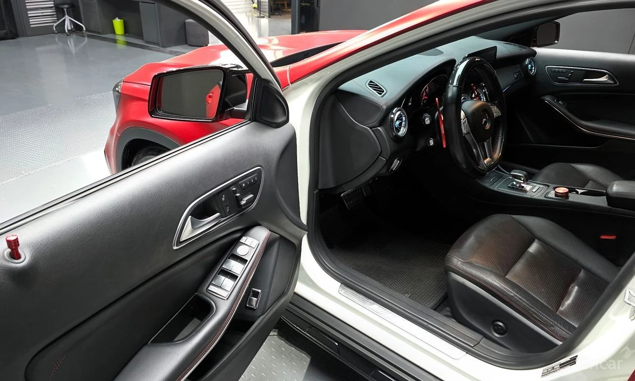 Mercedes-Benz GLA 45 AMG ПАНО* CARPLAY* KОЖА* ОБДУХВАНЕ* ПОДГРЕВ, снимка 10 - Автомобили и джипове - 54683475