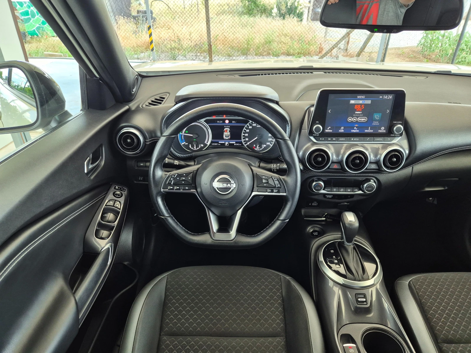 Nissan Juke 1.6i* HYBRID* , снимка 13 - Автомобили и джипове - 55032593