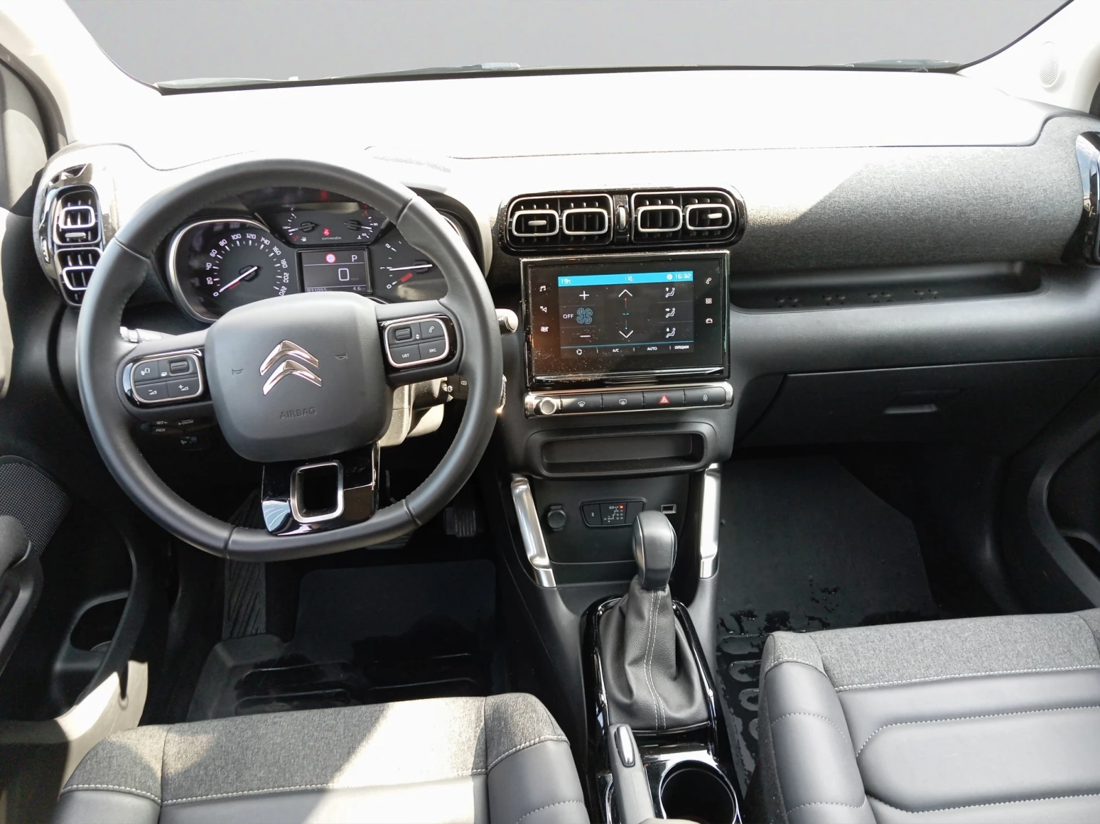 Citroen C3 Aircross FEEL PACK PureTech 130 S&S EAT6 E6.4, снимка 9 - Автомобили и джипове - 55352009
