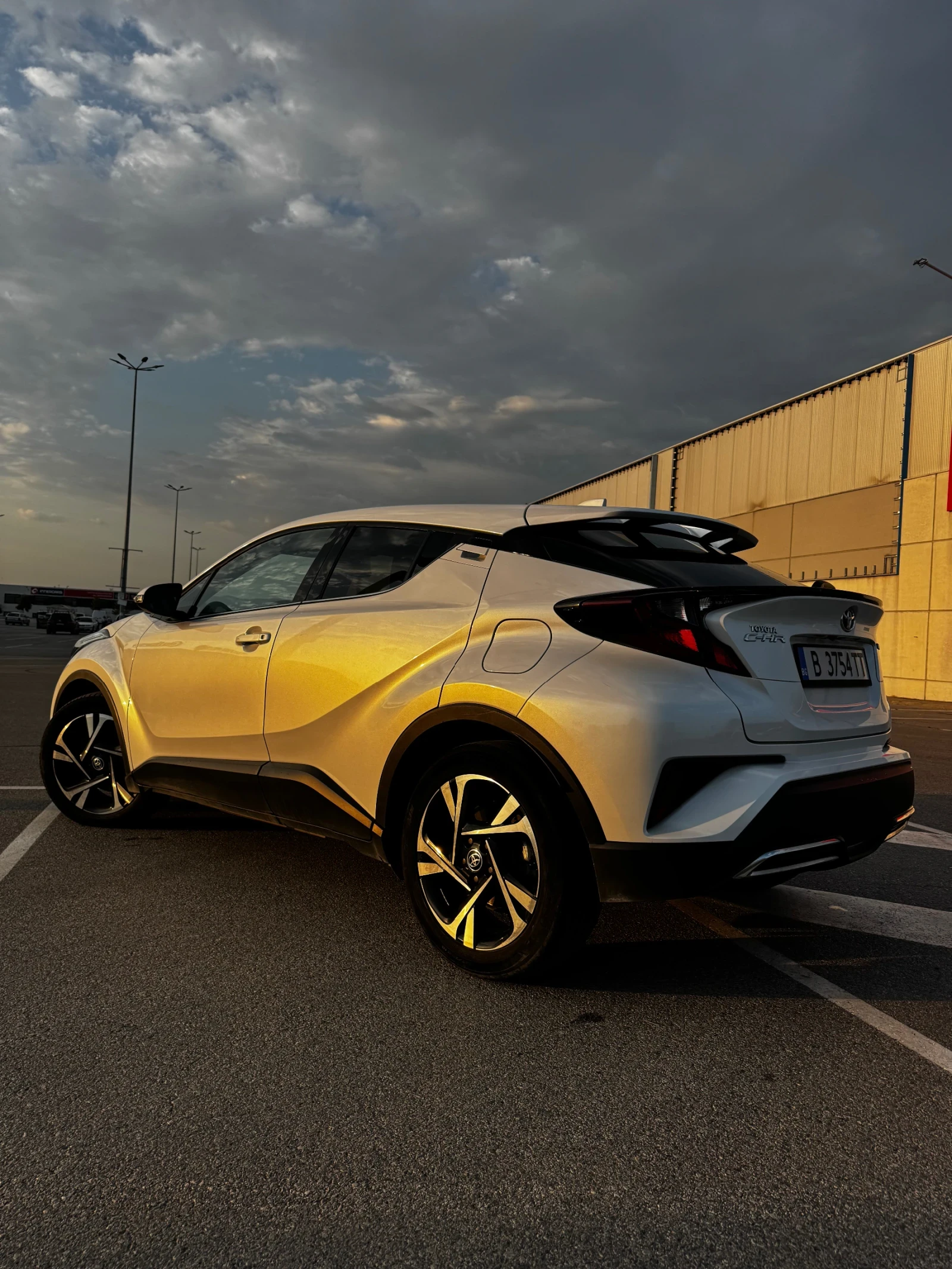 Toyota C-HR, снимка 2 - Автомобили и джипове - 55565450