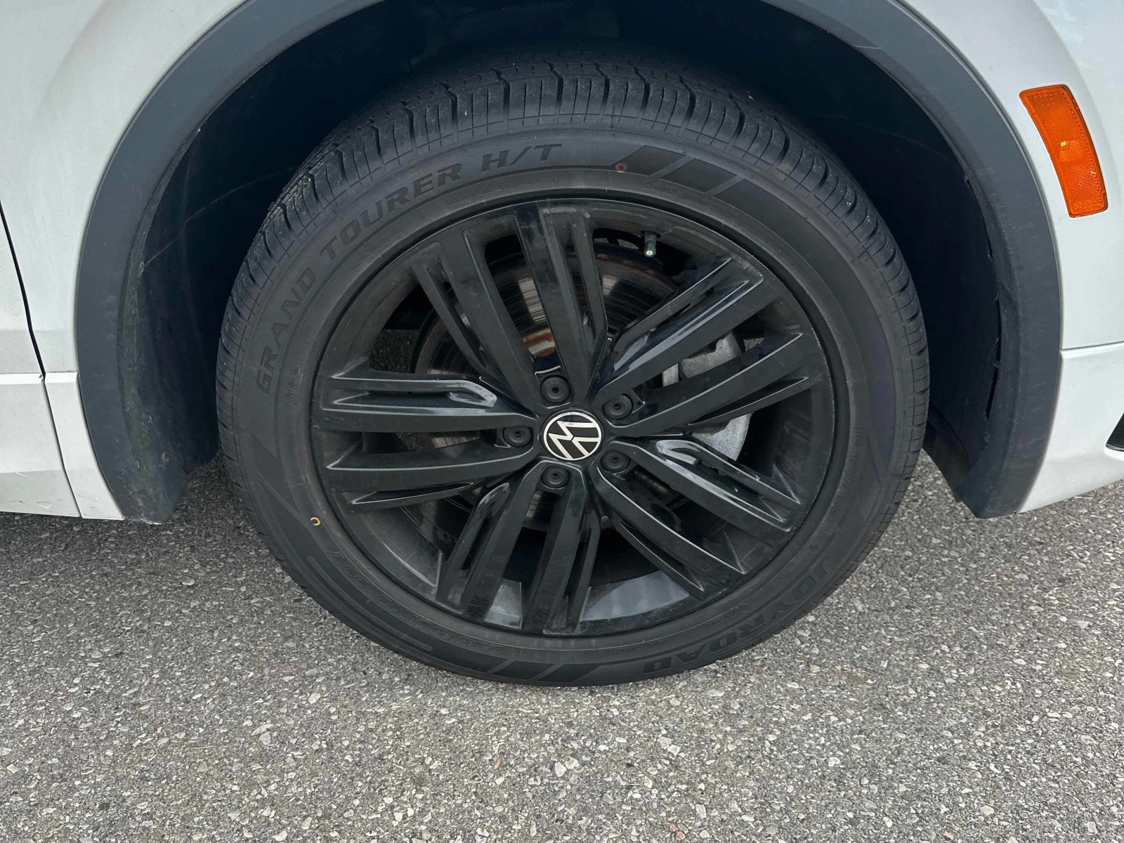 VW Tiguan * Comfortline R Line Black Edition * CARFAX * , снимка 7 - Автомобили и джипове - 56106186