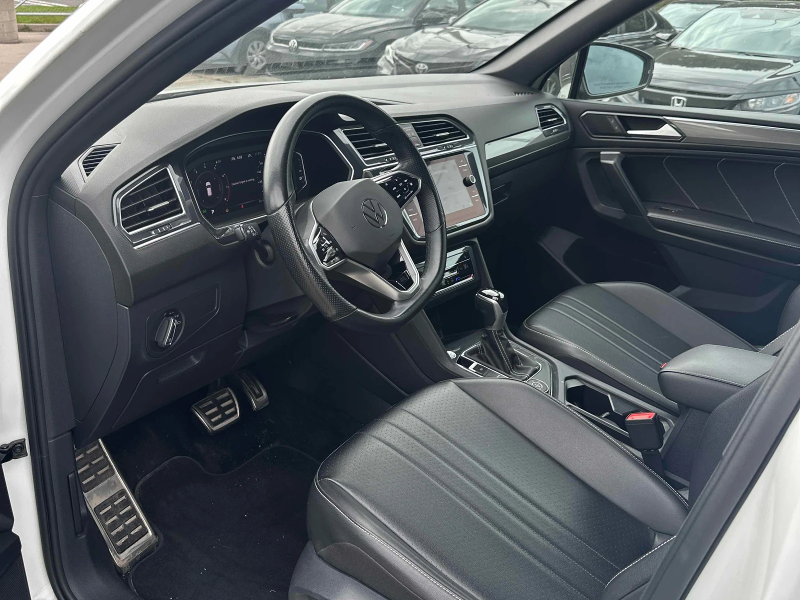VW Tiguan * Comfortline R Line Black Edition * CARFAX * , снимка 5 - Автомобили и джипове - 56106186