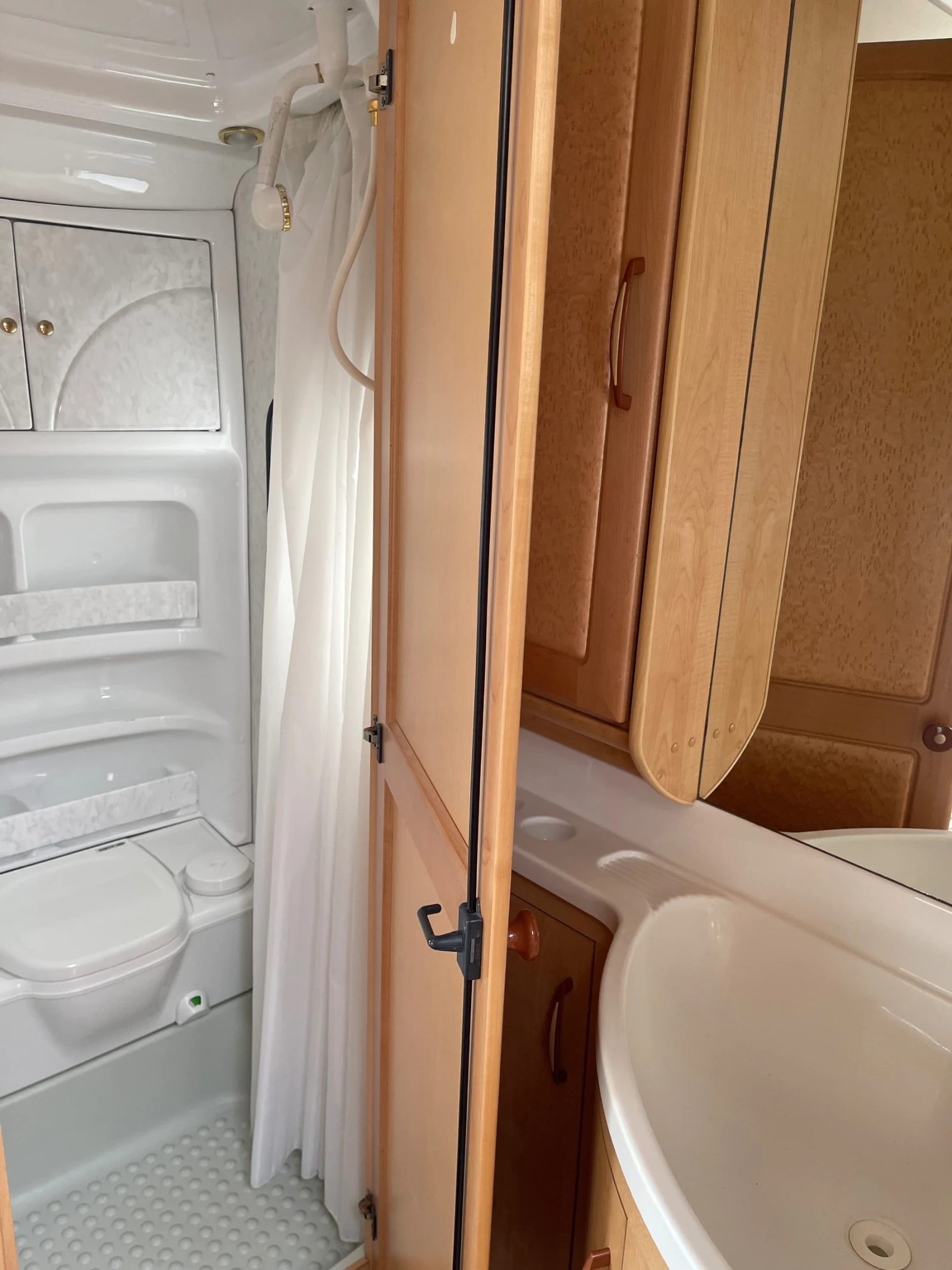 Каравана Hobby 440, снимка 11 - Каравани и кемпери - 54227453