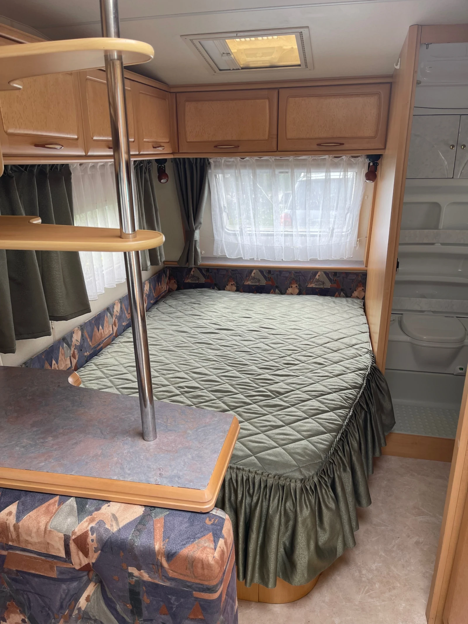 Каравана Hobby 440, снимка 4 - Каравани и кемпери - 54227453