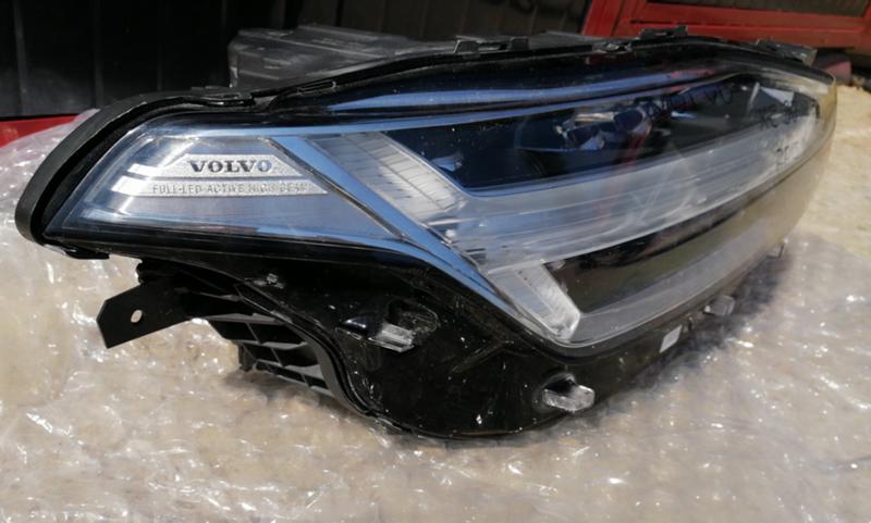 Десен фар за Volvo XC 90 след 2015 година. Оборудван