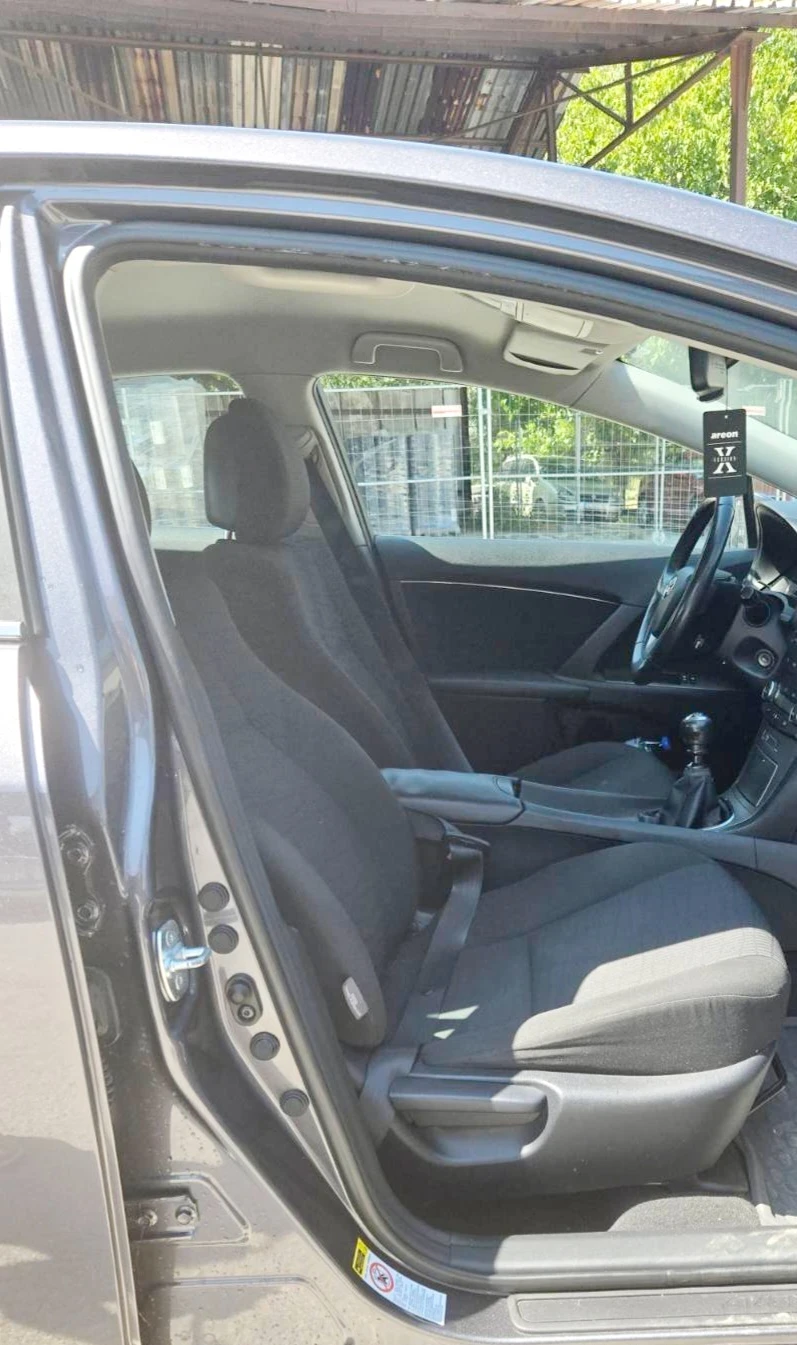 Toyota Avensis, снимка 8 - Автомобили и джипове - 53749029