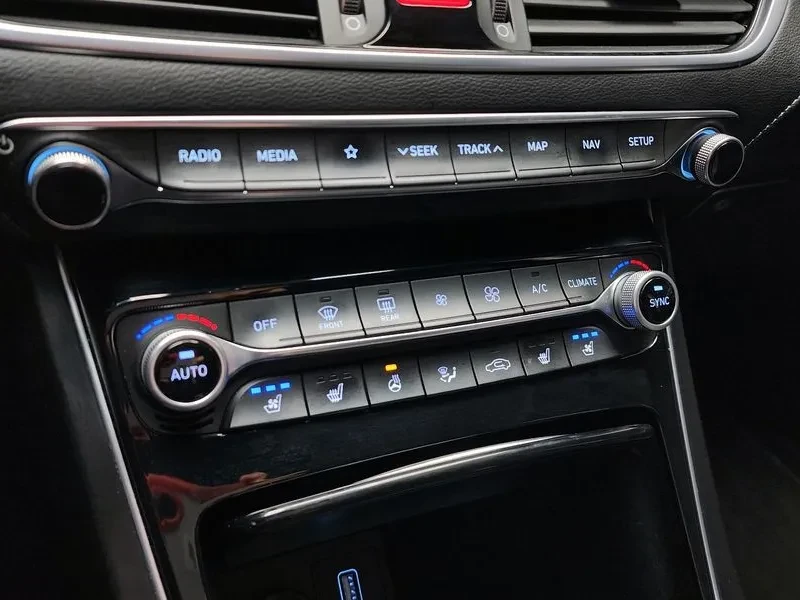 Hyundai Grandeur 2.4 Premium, снимка 16 - Автомобили и джипове - 55643654