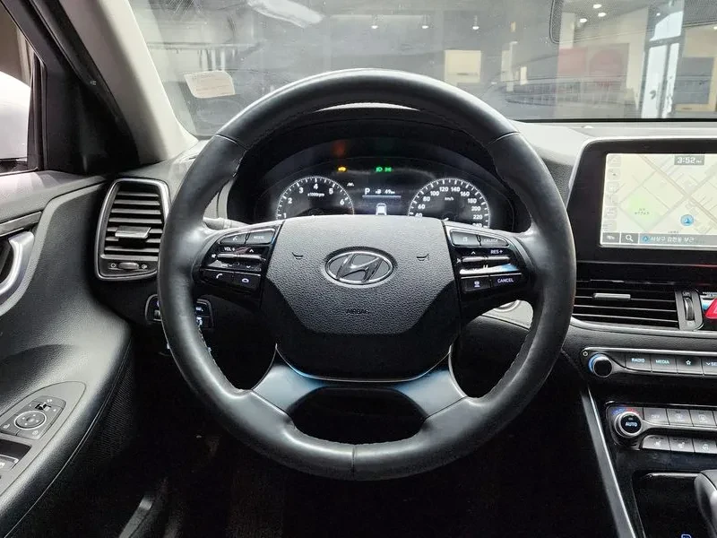 Hyundai Grandeur 2.4 Premium, снимка 14 - Автомобили и джипове - 55643654