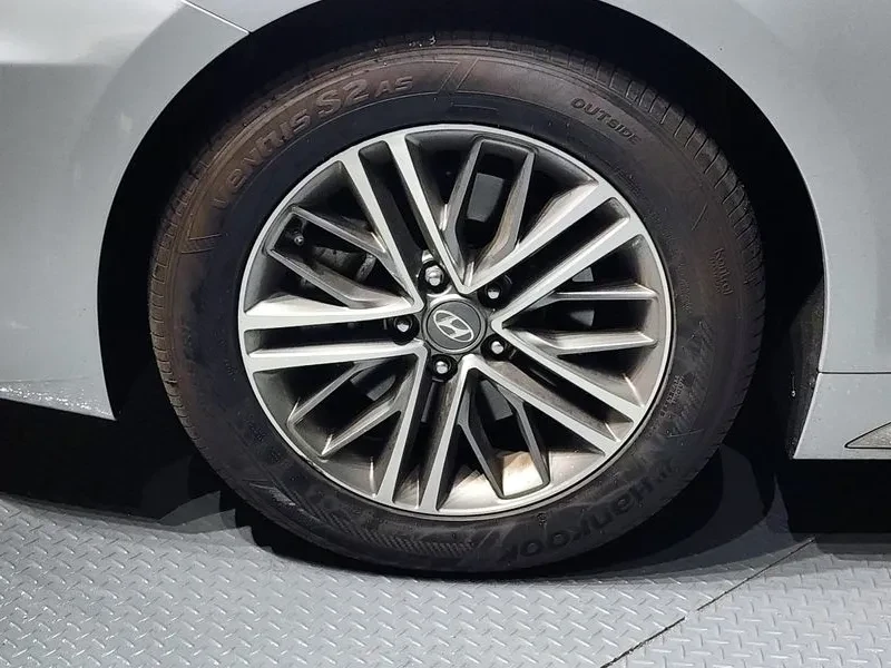 Hyundai Grandeur 2.4 Premium, снимка 5 - Автомобили и джипове - 55643654