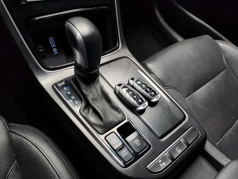 Hyundai Grandeur 2.4 Premium, снимка 9 - Автомобили и джипове - 55643654