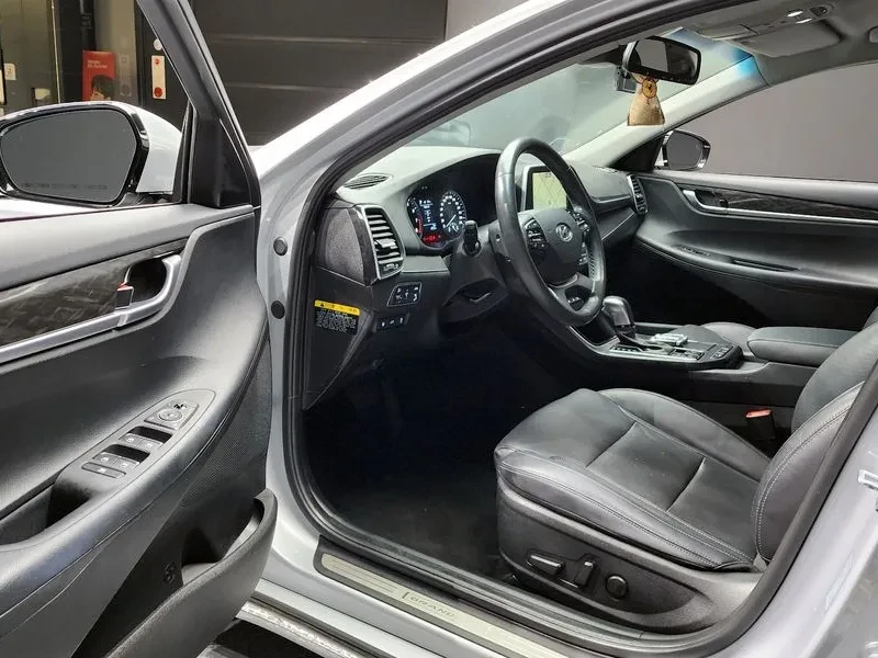 Hyundai Grandeur 2.4 Premium, снимка 11 - Автомобили и джипове - 55643654