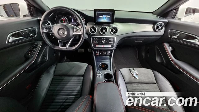 Mercedes-Benz CLA 220, снимка 7 - Автомобили и джипове - 56077704