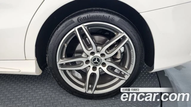 Mercedes-Benz CLA 220, снимка 5 - Автомобили и джипове - 56077704